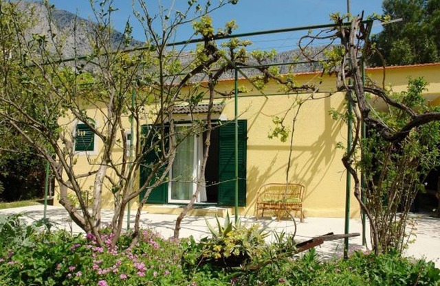 House is situated in a small place Drevenik on Makarska Riviera.