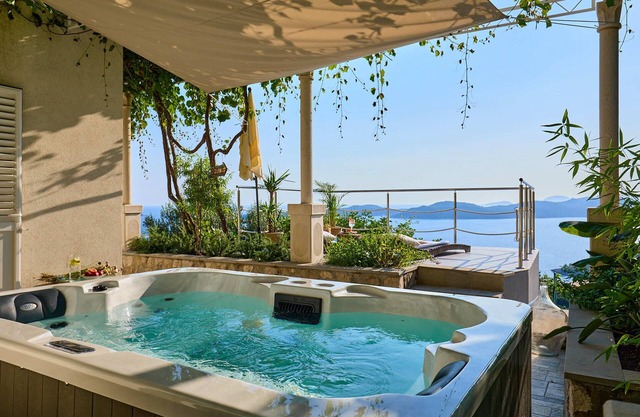 House Lilla with Private Hot Tub