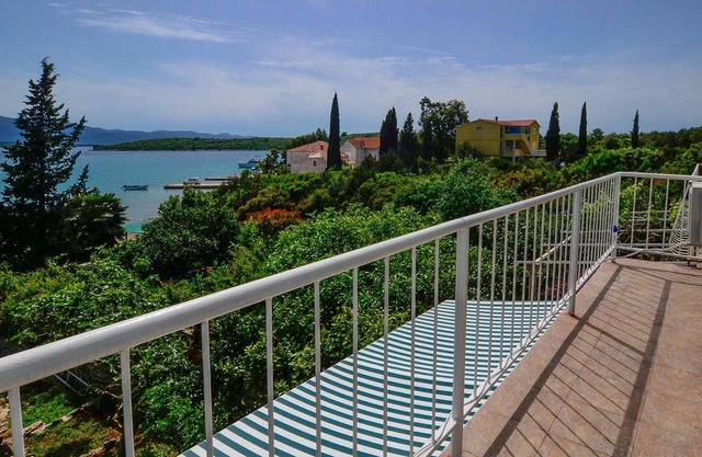 House Lovište (32934-K1) - Loviste