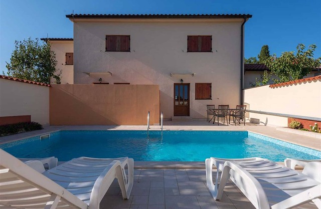 House MELLY with Swimming Pool