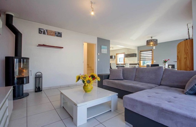 HOUSE NEAR THE GOLF OF MORBIHAN