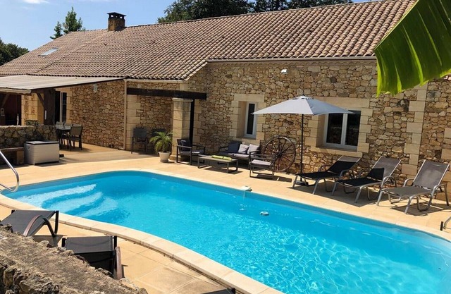 House of CHARACTER, PRIVATE SWIMMING POOL, TERRACE and enclosed garden, in a quiet area