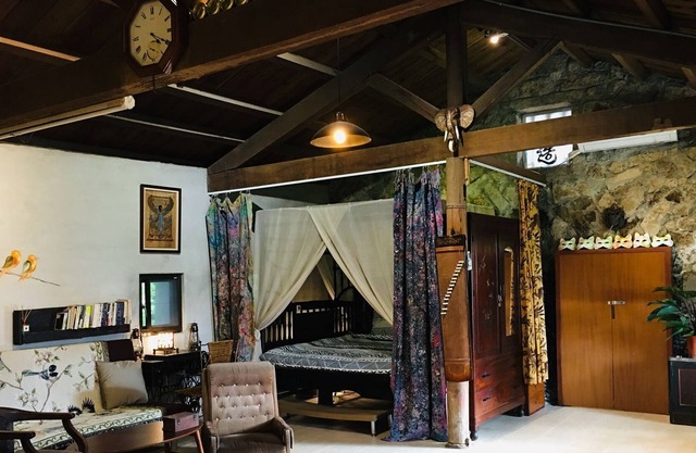 House of Stone (Mountain Holiday House)