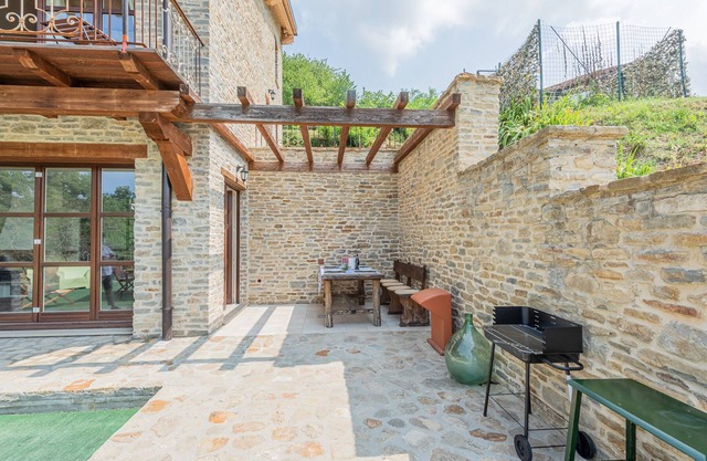 House of the Pinecones, Langhe Hills