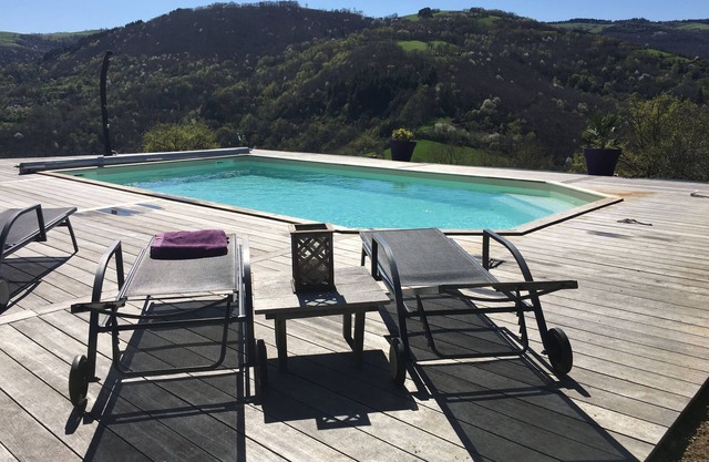 House, panoramic view, swimming pool, south-facing.