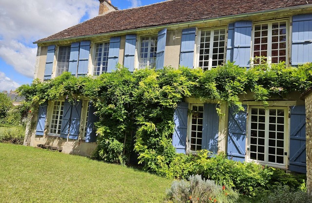 House with character: fenced garden, ideal for familly