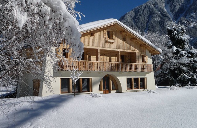 House with character Chalet with standing
