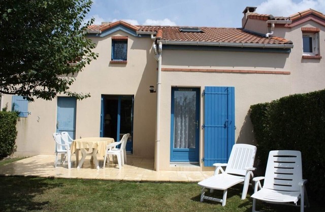 House with garden by the sea in Pornic. Nearby beach.