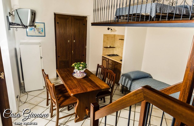 House with independent and communicating units in downtown Lipari, tourist rental