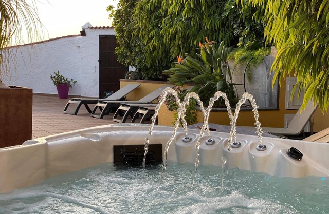 House with jacuzzi, mountain, sea and relaxation views