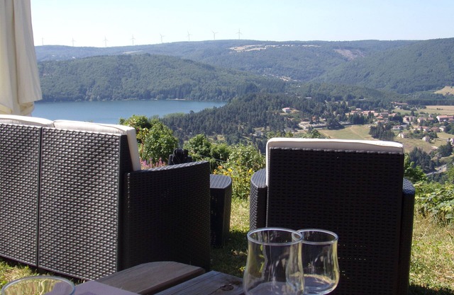 House with lake and mountain views