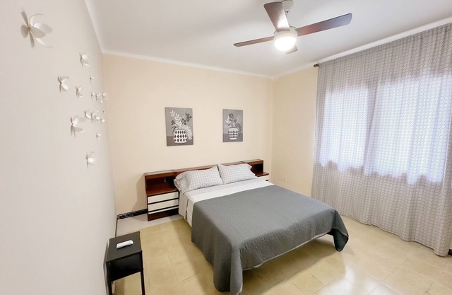 House with large patio/solarium near the beach, in the center.