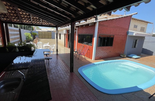 House with pool and gourmet areas with barbecue in Foz do Iguaçu