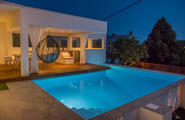 House with pool, wifii