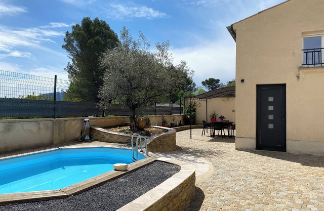 House with swimming pool in Vaison-la-Romaine, Provence