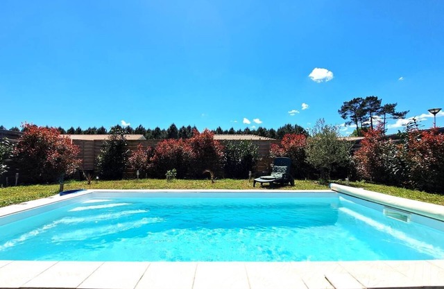 House with swimming pool in the quiet of Linxe