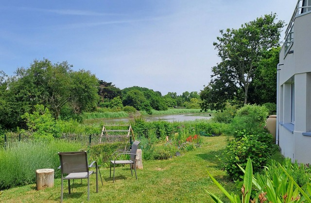 House with terrace 100 meters from the sea, view of pond, garden with trees.