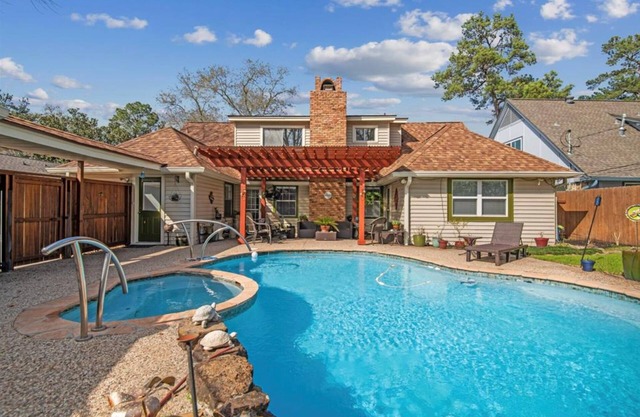 Houston’s 4BR and 2B with Pool
