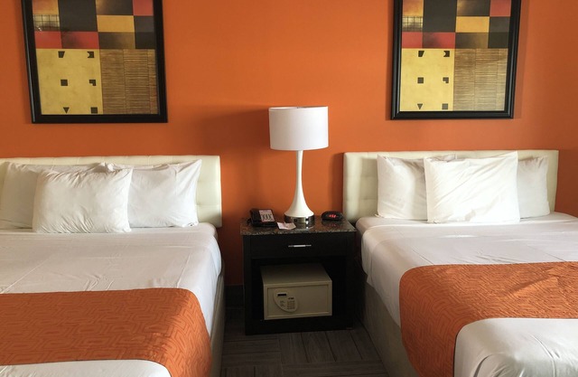 Howard Johnson by Wyndham North Bergen