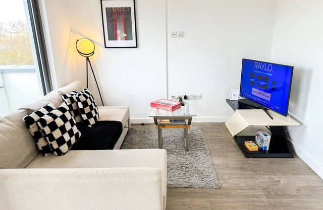 Hoxton 3Bedroom Penthouse w/Balcony & Lift near Shoreditch, Hackney, Old Street