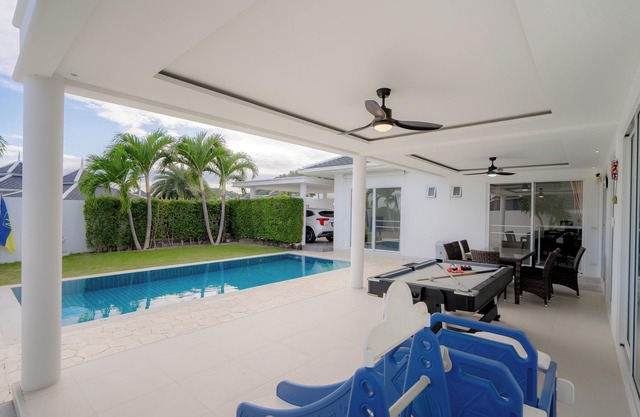 Hua Hin Paradise Villa Falcon Hill - Pets Friendly, Free Gym, Wi-Fi & Club House