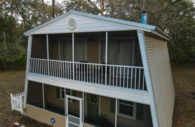 Huck's Hideaway near the Santa Fe River