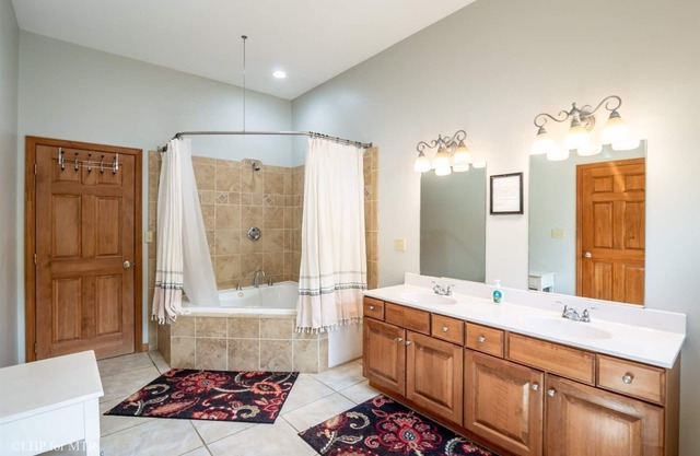 Huck`s Place - 118 Brookside DrivennHuck`s Place - Great Access to Local Hiking Trails, Air Conditioning, Pool Table, Pet Friendly