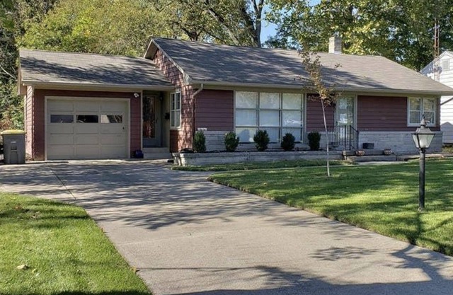 Huddle, Cuddle, and Boiler Up - Steps from Purdue Campus