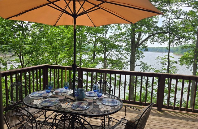 Huge 4 Bedroom Luxury Log Home on Raccoon Lake