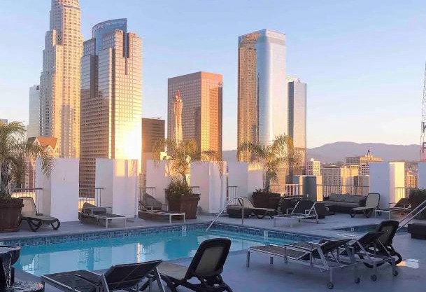 Huge Downtown LA Loft with Rooftop Pool & Jacuzzi