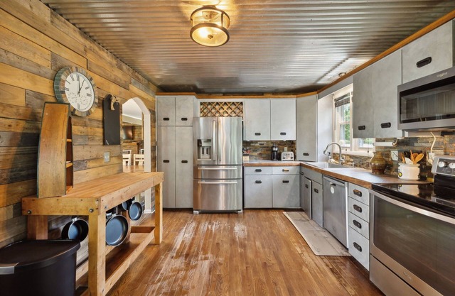 Huge Family Wildlife Retreat Close to the Lake