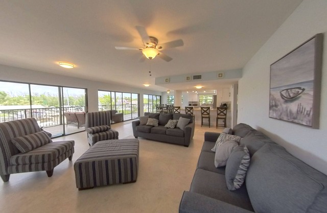 Huge Ocean Side 2/2 with plenty of Dock Space available for rent!