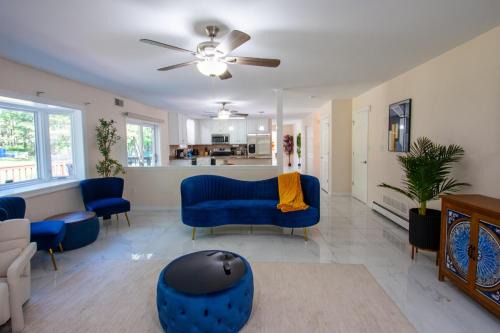 Huge Pocono Dreamhouse 4 bedrooms 14 guests