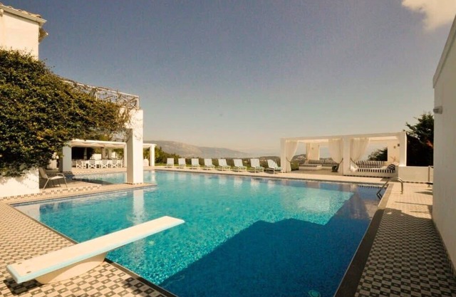 Huge Stunning Villa S