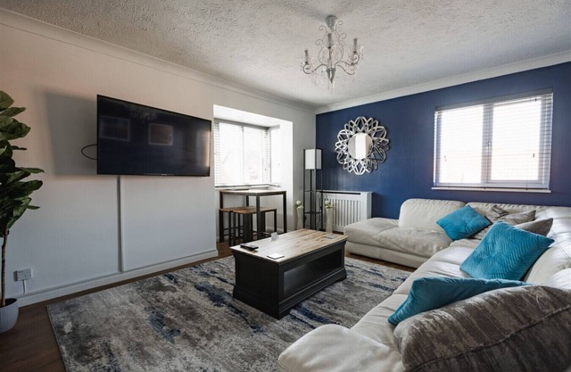 Hullidays》`Old School` Penthouse Trinity Square