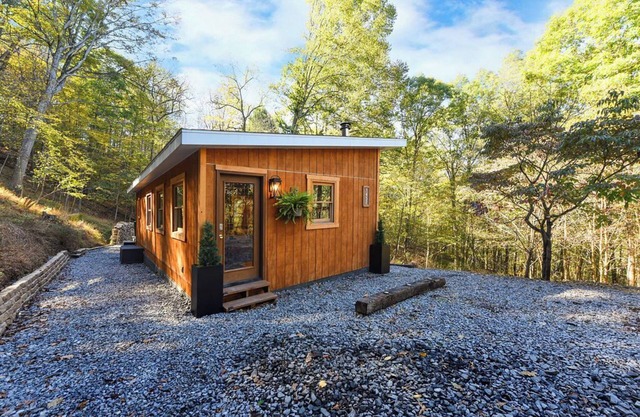 Hungry Hollow Hideaway - Luxury Cabin on Private Acreage