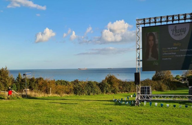 "Hurst View" at Whitecliff Bay Isle of Wight - Yarborough View 1