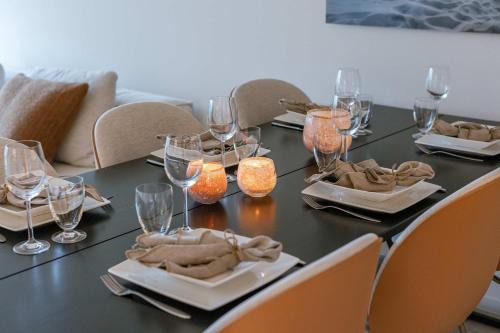 Huswell - Luxurious two bedroom with lateral seaview