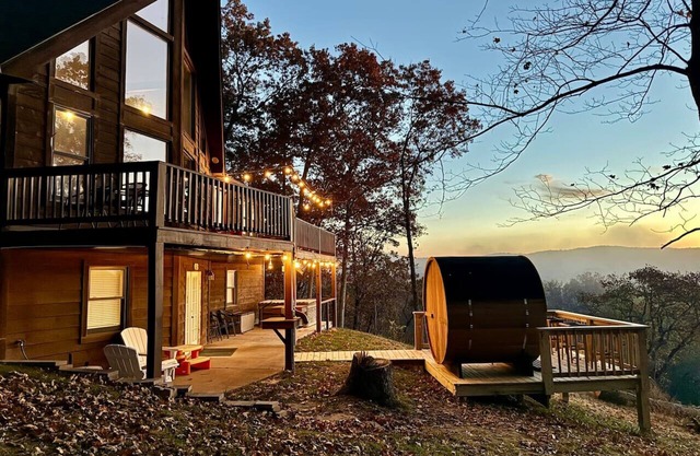 Huzzah Springs- hot tub, barrel sauna & arcade