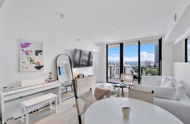 Hyde Midtown Luxurious Ocean View Apartment