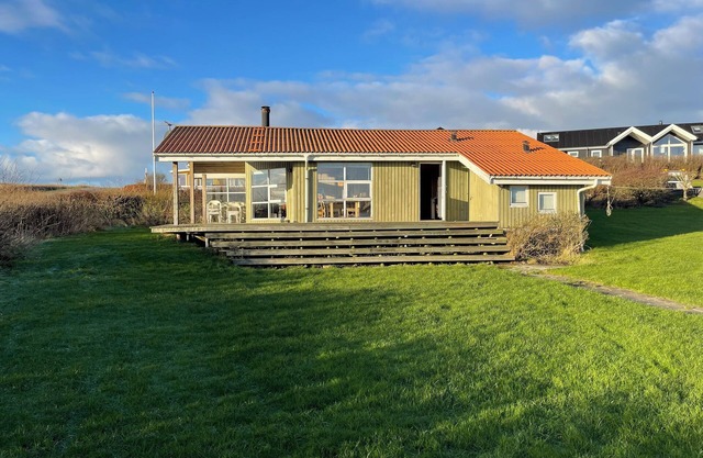 Hyggelig ældre Udsigts Sommerhus 100m fra badestrand