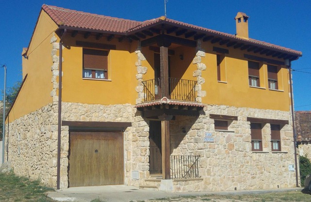 Ideal Rural House for 13 rests and disconnects from everyone and everything ..