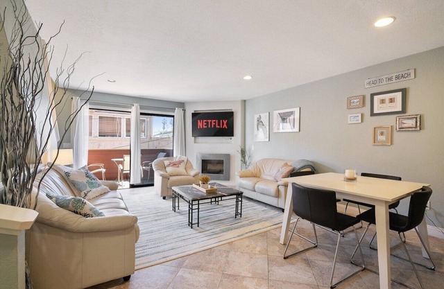 IB Coastal Condo | Beachfront | Shops | Patio