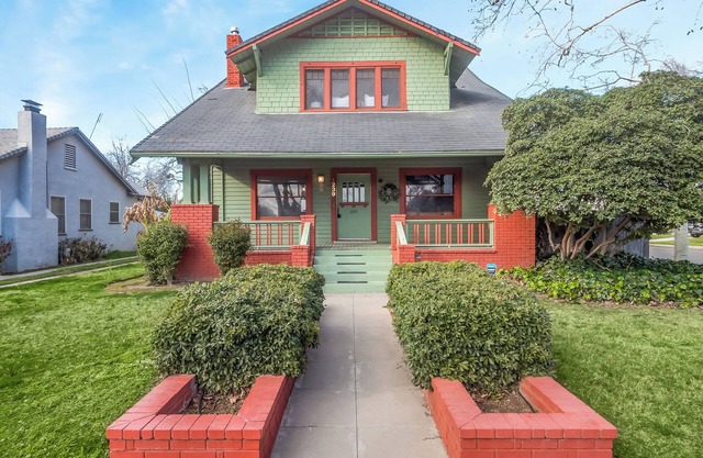 Iconic Tower Craftsman - Contemporary Chic, 4 BDR