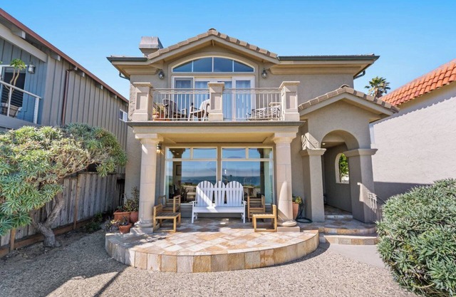 Iconic West Cliff with Views!