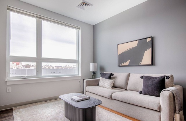 Ideal Brighton 1BR w/W/D, Pool & Gym, nr Green Line, by Blueground