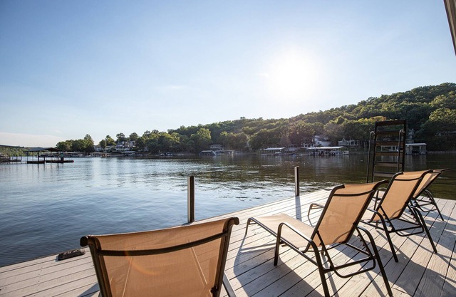 Ideal Cove with Amazing Dock, Kayaks & Fire Pit