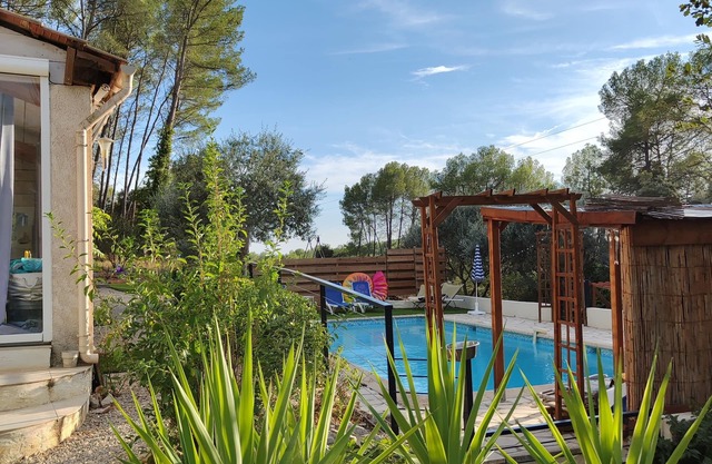 Ideal for a family, Var house with all comforts, swimming pool, bowling green, billiards, bbfoot.