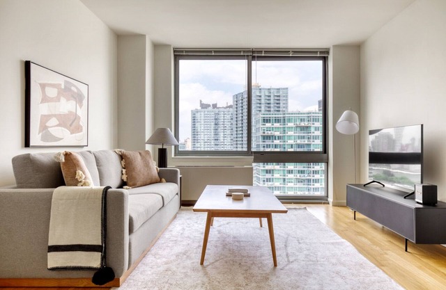 Ideal LIC 1BR w/W/D, Elevator & Doorman, near East River, by Blueground