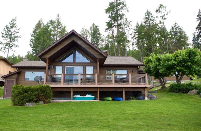 Ideal location right on Flathead Lake!